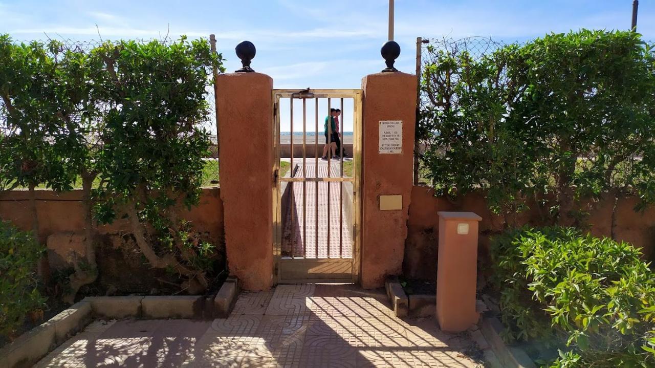Coqueto apartamento con terraza en la playa Roquetas de Mar Exterior foto