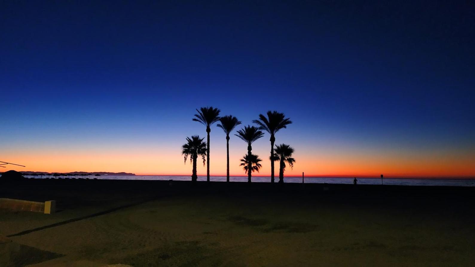 Coqueto apartamento con terraza en la playa Roquetas de Mar Exterior foto